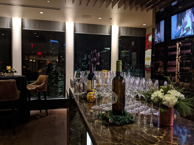 Restaurants: Stratus Restaurant 21
